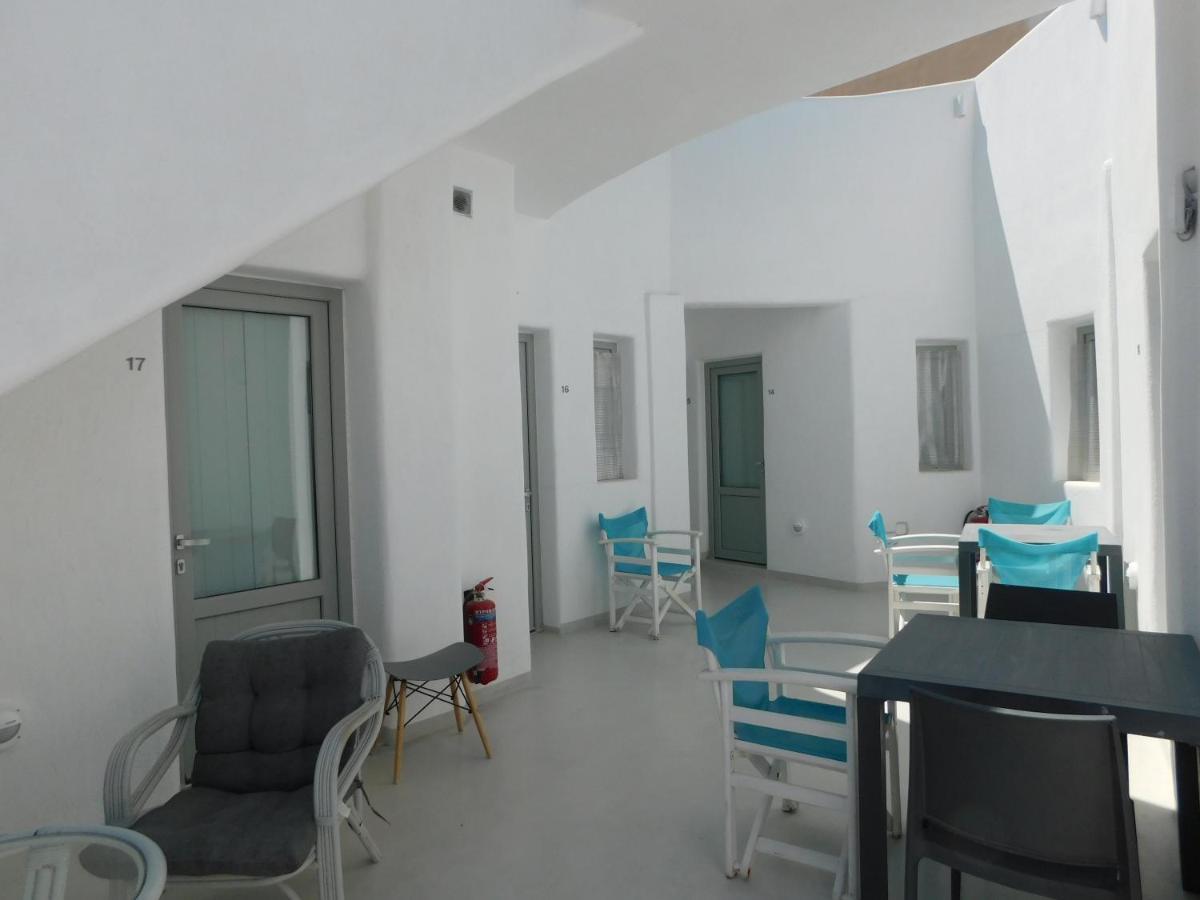 Fira Getaway - Economy Basement Rooms エクステリア 写真
